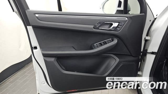 Porsche Macan 2018 — Photo 13/32