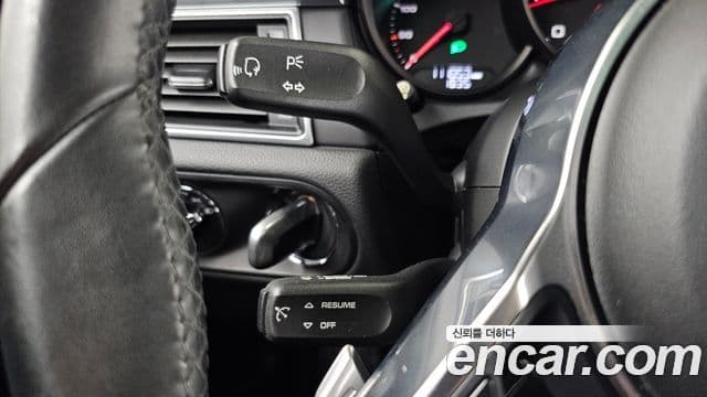 Porsche Macan 2018 — Photo 12/32