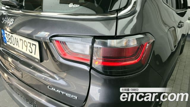 Jeep Compass 2022 — Photo 13/32