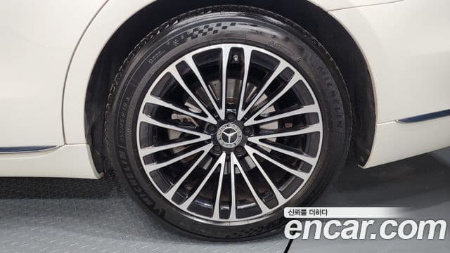 Mercedes-Benz S-Class 2021 — Photo 14/39