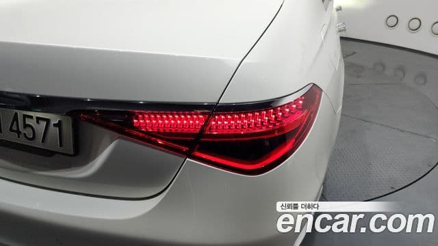 Mercedes-Benz S-Class 2021 — Photo 2/39