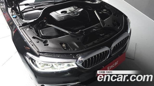 BMW 5 Series 2018 — ფოტო 6/20
