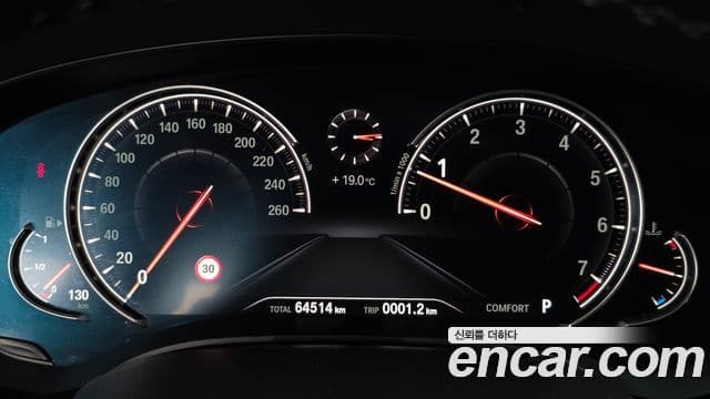 BMW 5 Series 2018 — ფოტო 8/20