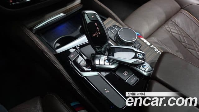 BMW 5 Series 2018 — ფოტო 9/20