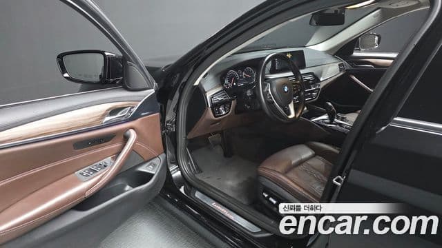 BMW 5 Series 2018 — ფოტო 10/20
