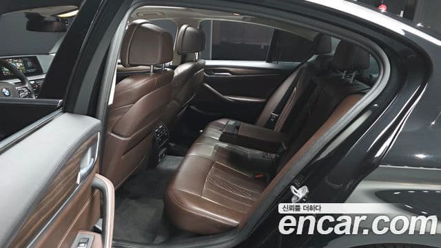 BMW 5 Series 2018 — ფოტო 11/20