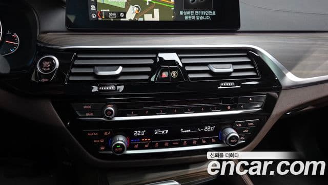BMW 5 Series 2018 — ფოტო 17/20
