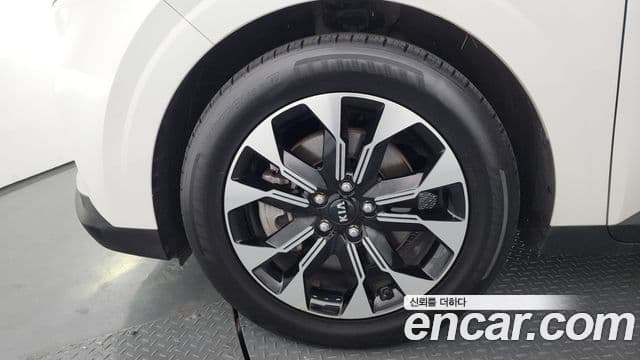 Kia Carnival 2021 — фото 5 из 20