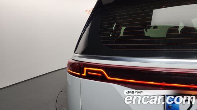 Kia Carnival 2021 — ფოტო 30/35