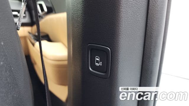 Kia Carnival 2021 — ფოტო 29/35