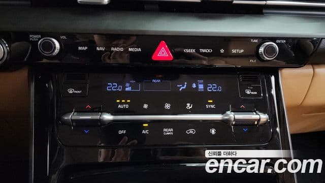 Kia Carnival 2021 — ფოტო 13/35