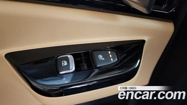 Kia Carnival 2021 — ფოტო 26/35