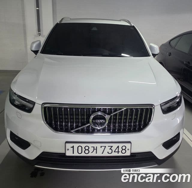Volvo XC40 2020 — ფოტო 1/5