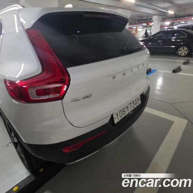 Volvo XC40 2020 — ფოტო 4/5