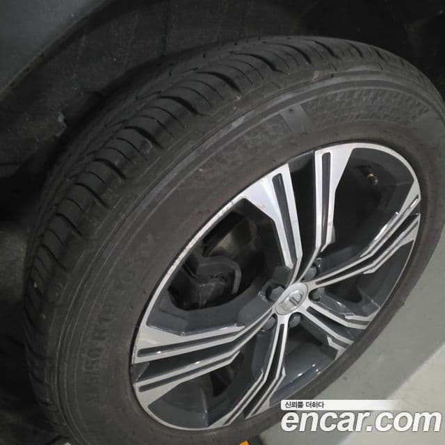 Volvo XC40 2020 — Photo 3/5