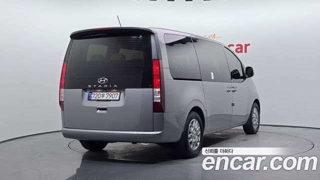 Hyundai Staria 2023 — ფოტო 2/20