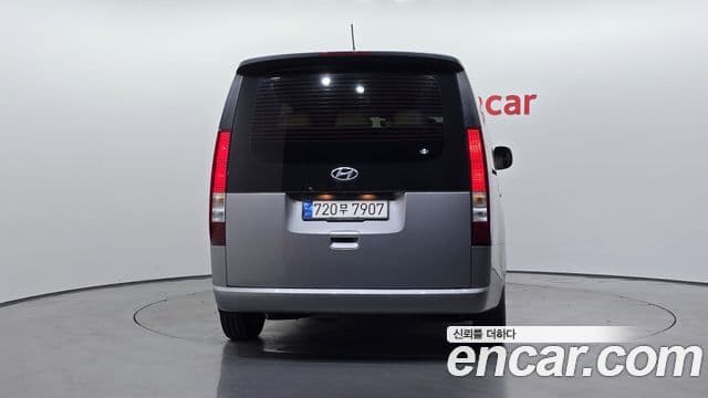 Hyundai Staria 2023 — ფოტო 4/20