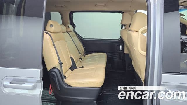 Hyundai Staria 2023 — ფოტო 17/20