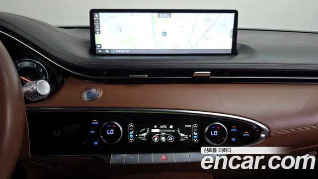 Genesis GV70 2022 — ფოტო 13/20