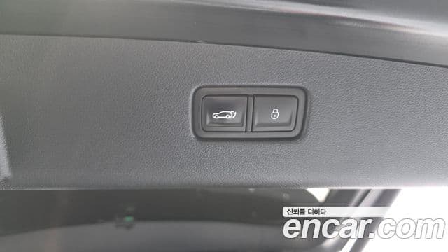 Genesis GV70 2022 — ფოტო 17/20