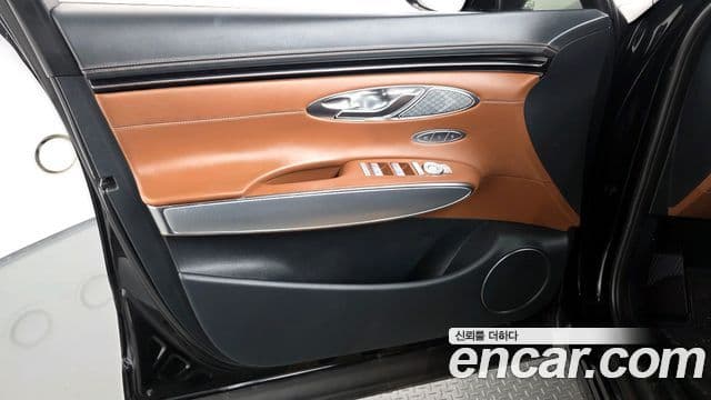 Genesis GV70 2022 — Photo 8/40