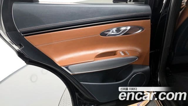 Genesis GV70 2022 — Photo 16/40