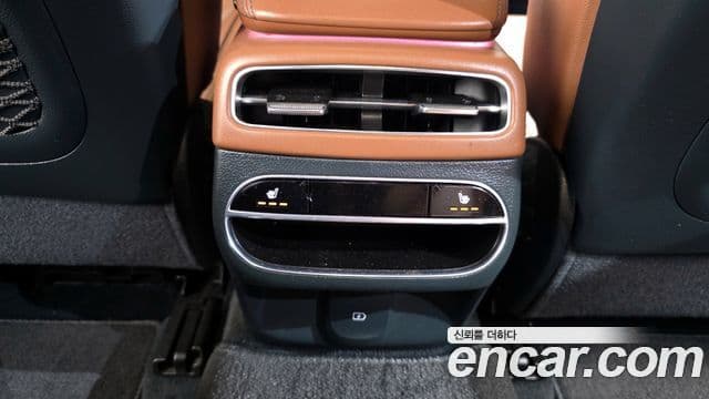 Genesis GV70 2022 — Photo 34/40