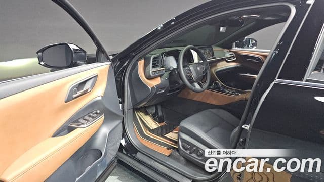 Toyota Crown Crossover 2025 — Фото 10/20