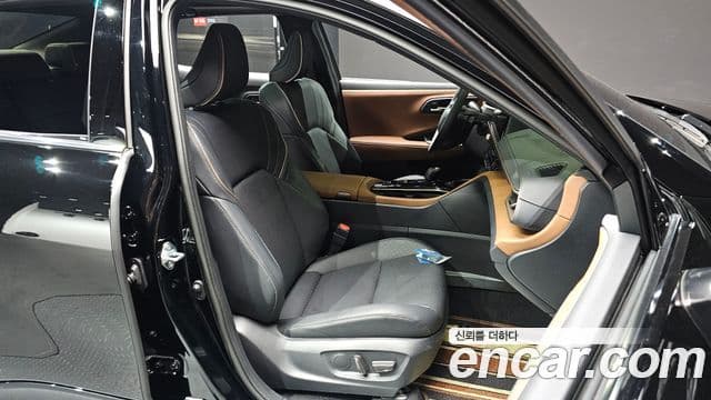 Toyota Crown Crossover 2025 — Фото 12/20