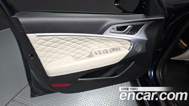 Genesis G70 2019 — Photo 21/35