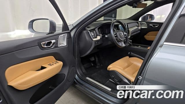 Volvo XC60 2018 — Şəkil 10/20
