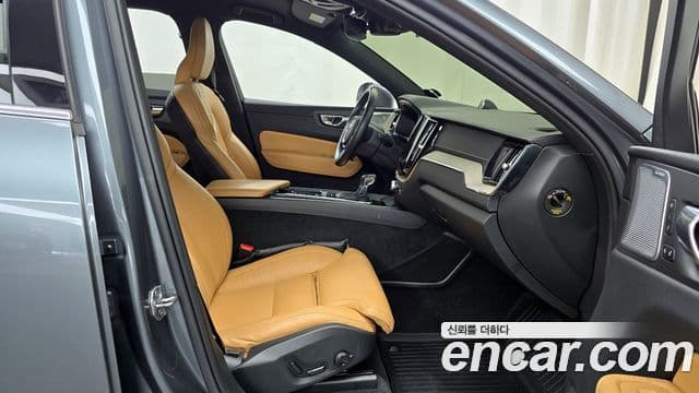 Volvo XC60 2018 — Şəkil 11/20