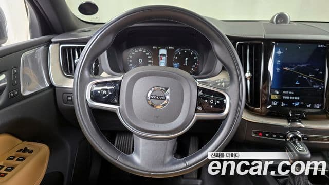 Volvo XC60 2018 — фото 13 из 20