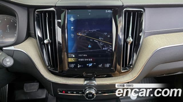 Volvo XC60 2018 — Şəkil 14/20