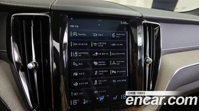 Volvo XC60 2018 — Şəkil 16/20