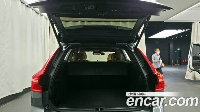 Volvo XC60 2018 — Şəkil 20/20