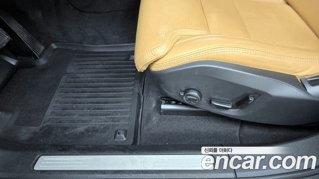 Volvo XC60 2018 — Şəkil 11/34