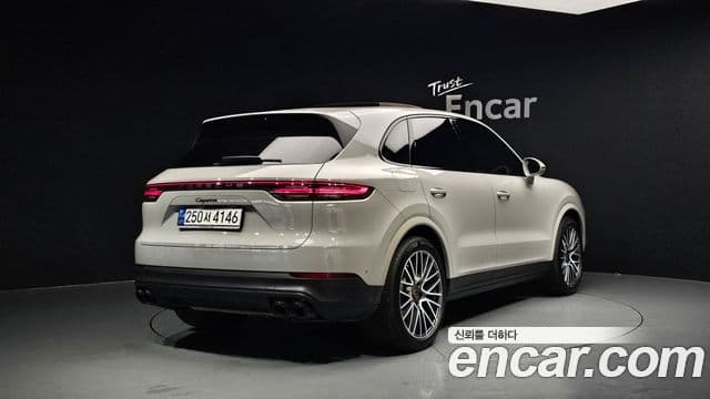 Porsche Cayenne 2023 — ფოტო 5/31
