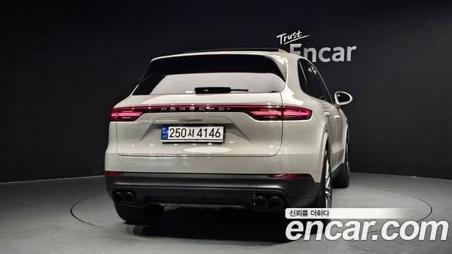 Porsche Cayenne 2023 — ფოტო 30/31
