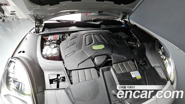 Porsche Cayenne 2023 — ფოტო 22/31