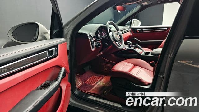 Porsche Cayenne 2023 — ფოტო 24/31