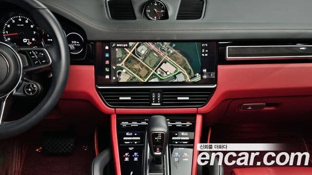 Porsche Cayenne 2023 — ფოტო 19/31