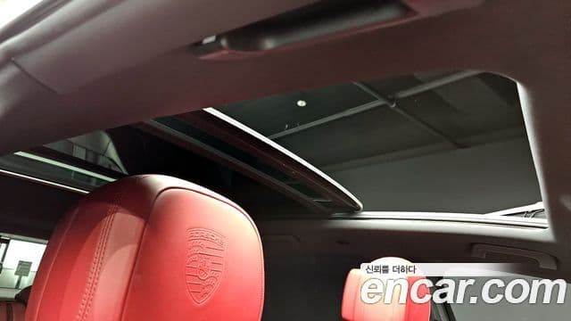 Porsche Cayenne 2023 — ფოტო 17/31