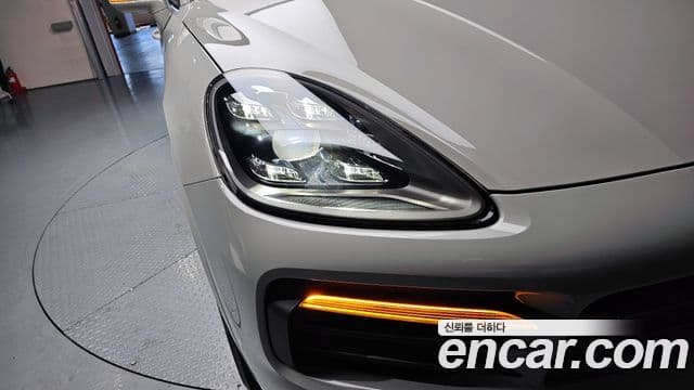 Porsche Cayenne 2023 — ფოტო 6/31
