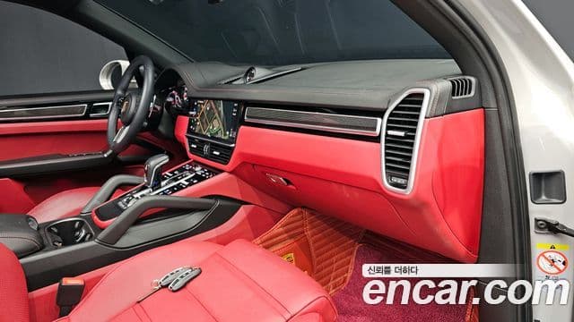 Porsche Cayenne 2023 — ფოტო 11/31