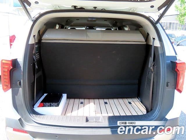 Kia Carnival 2024 — ფოტო 13/20