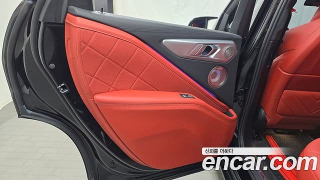 BMW XM 2024 — Photo 17/33