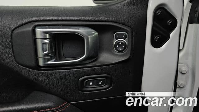 Jeep Wrangler 2021 — Şəkil 17/20