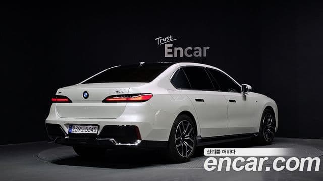BMW 7 Series 2023 — Şəkil 2/20