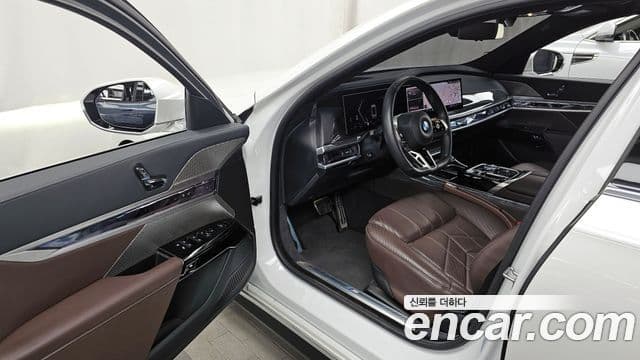 BMW 7 Series 2023 — Şəkil 10/20